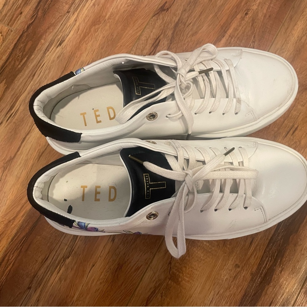Ted Baker 
Juniper Leather White Trainers 
Size 9